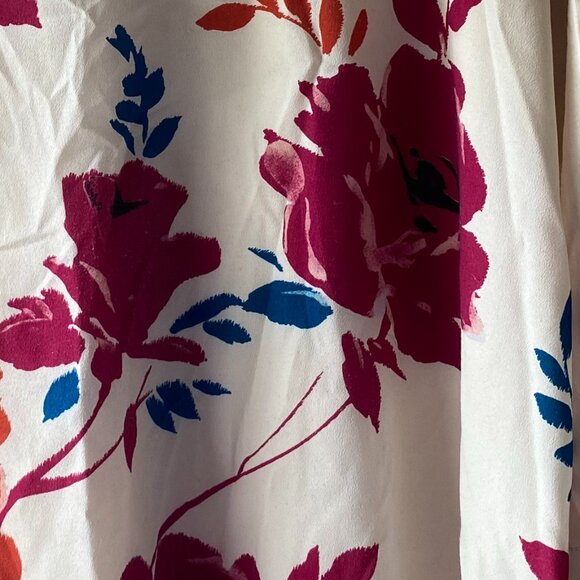 Gently Used Van Heusen Floral 3/4 Sleeve Blouse w/ Lace Yoke & Keyhole- Size XXL - Picture 6 of 8